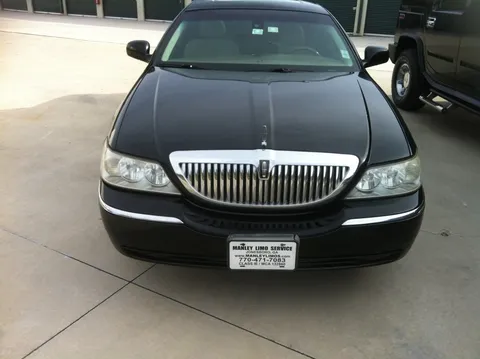  4 PASSENGER EXECUTIVE SEDAN Number of Passenger: 4